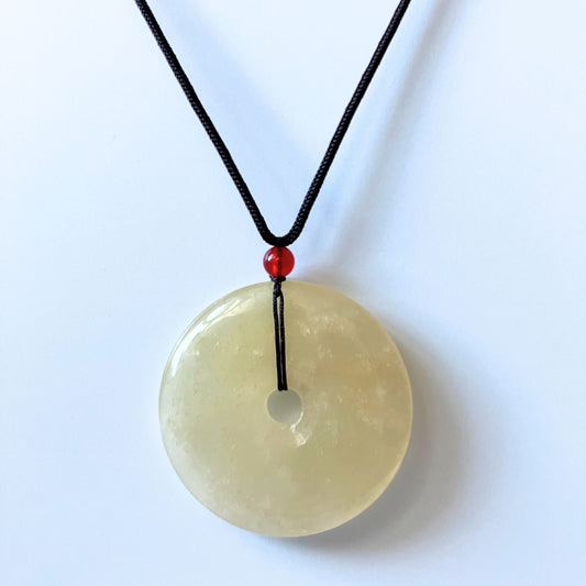 天然クォーツァイトドーナツペンダント｜淡いオレンジの輝き