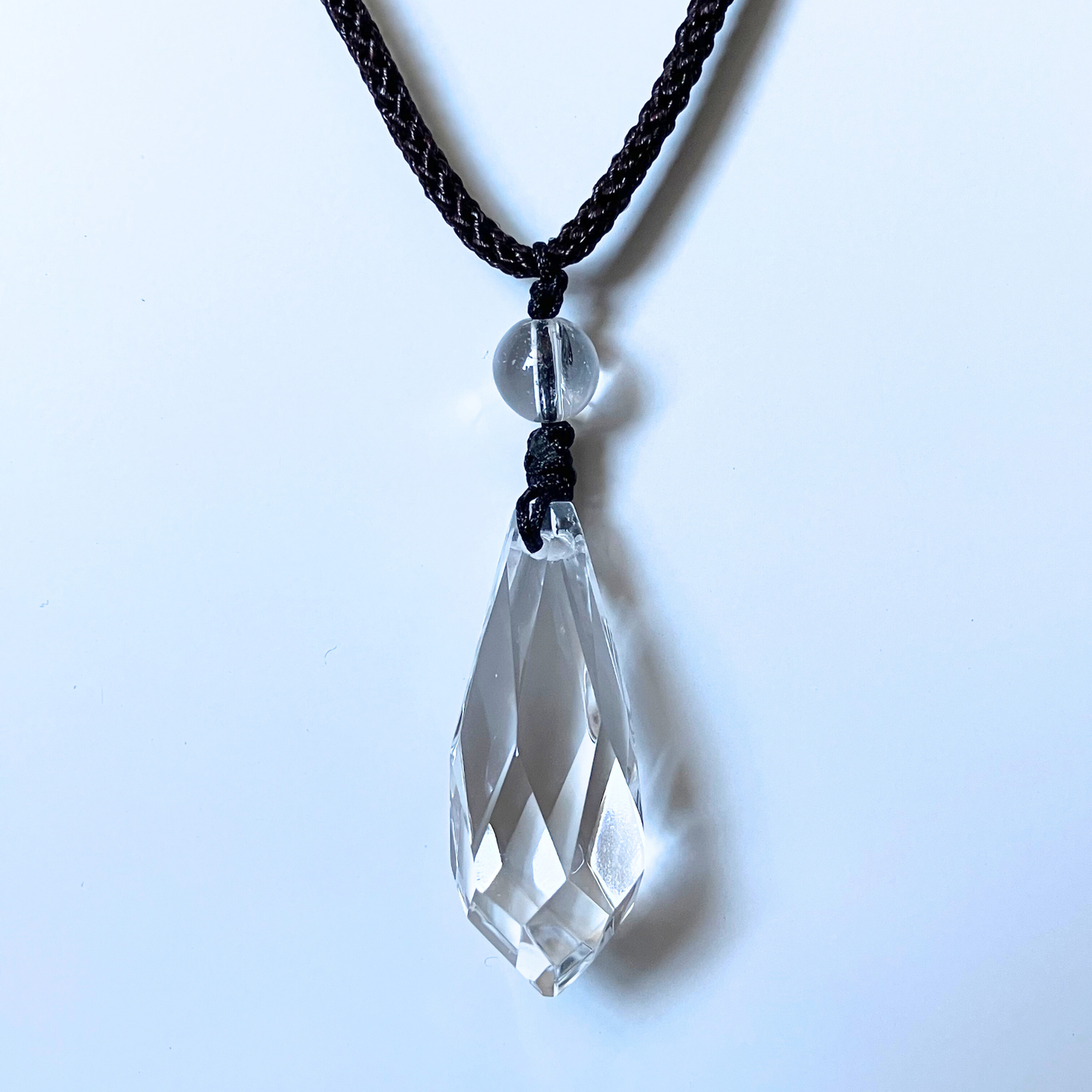 ブラジル産 天然白水晶ペンダント（無処理）｜澄んだ輝き・カットしずく型
