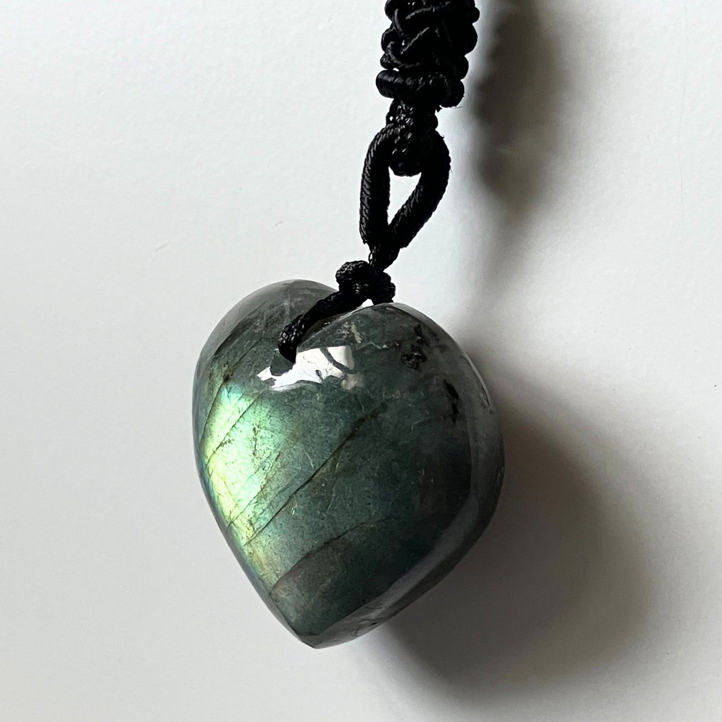 天然ラブラドライト ハートペンダントネックレス｜両面シラー