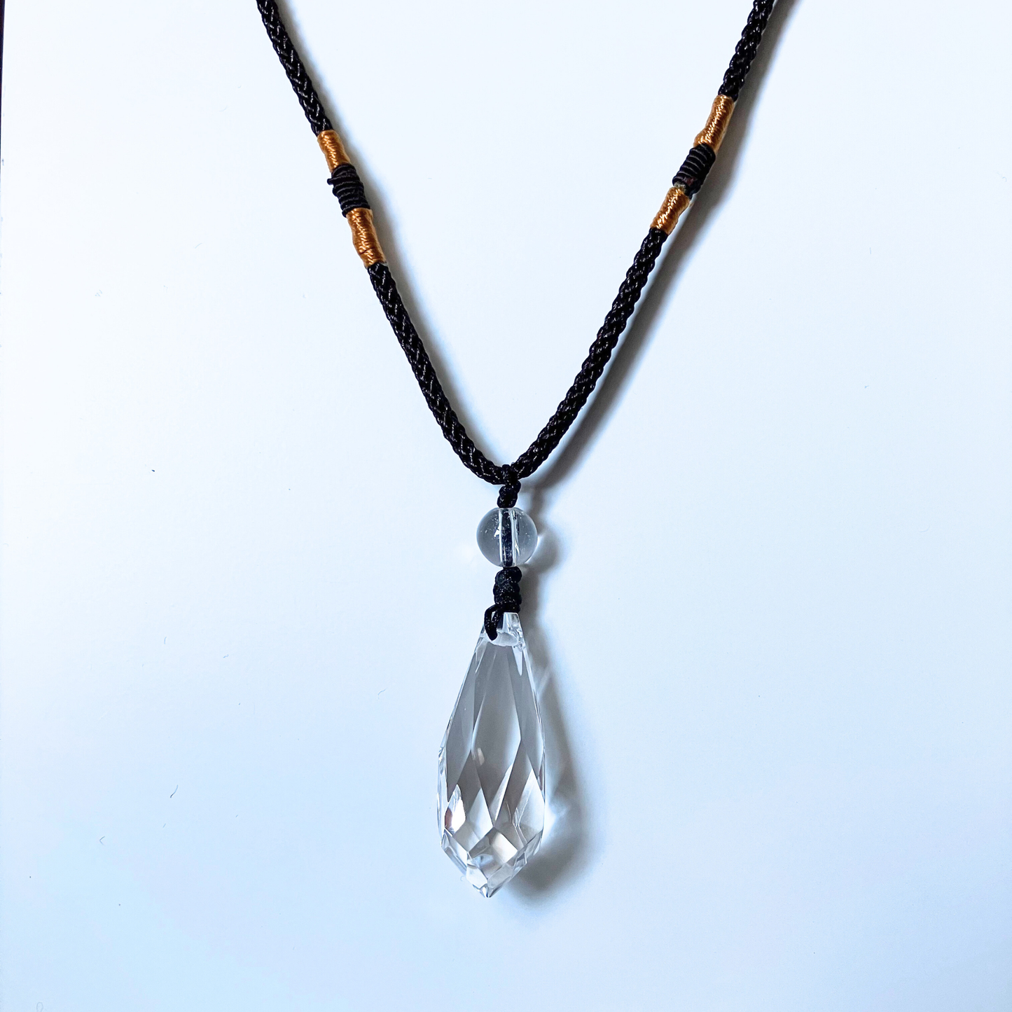 ブラジル産 天然白水晶ペンダント（無処理）｜澄んだ輝き・カットしずく型