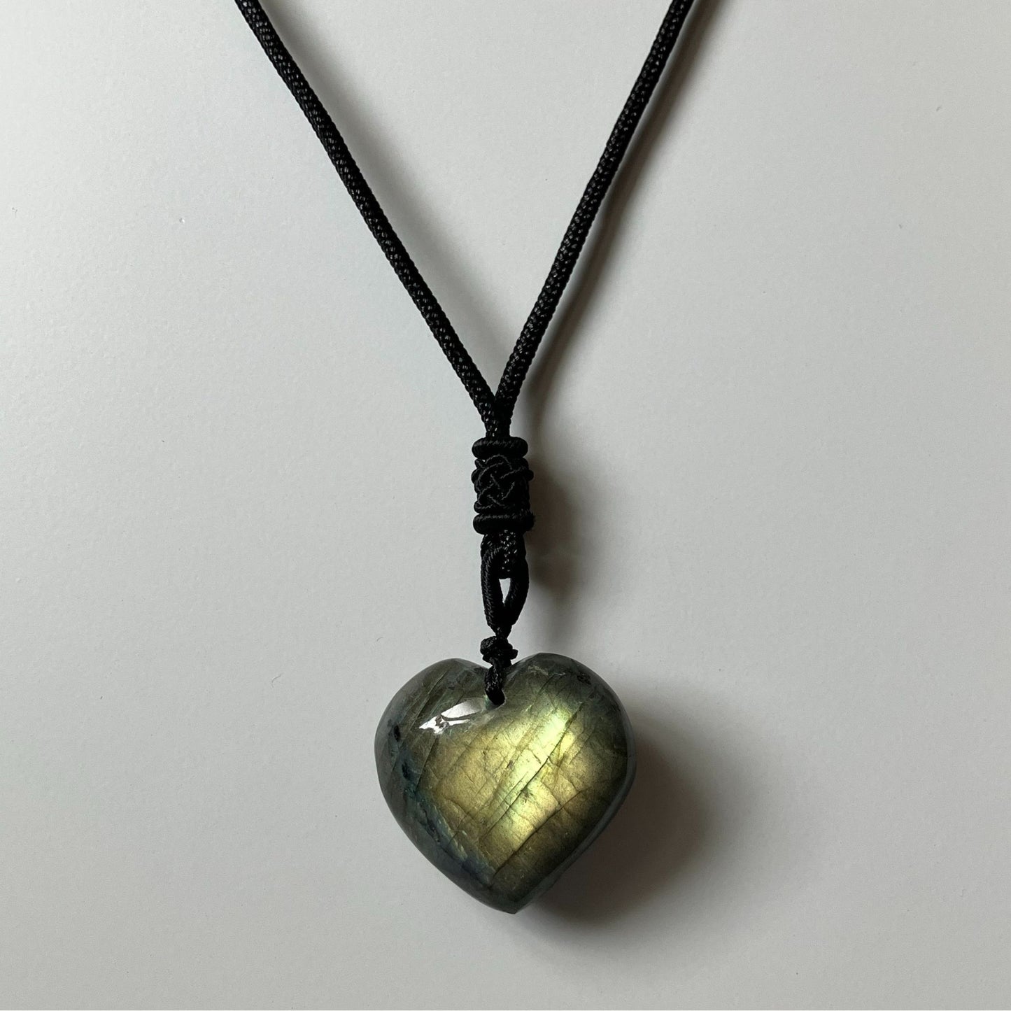 天然ラブラドライト ハートペンダントネックレス｜両面シラー