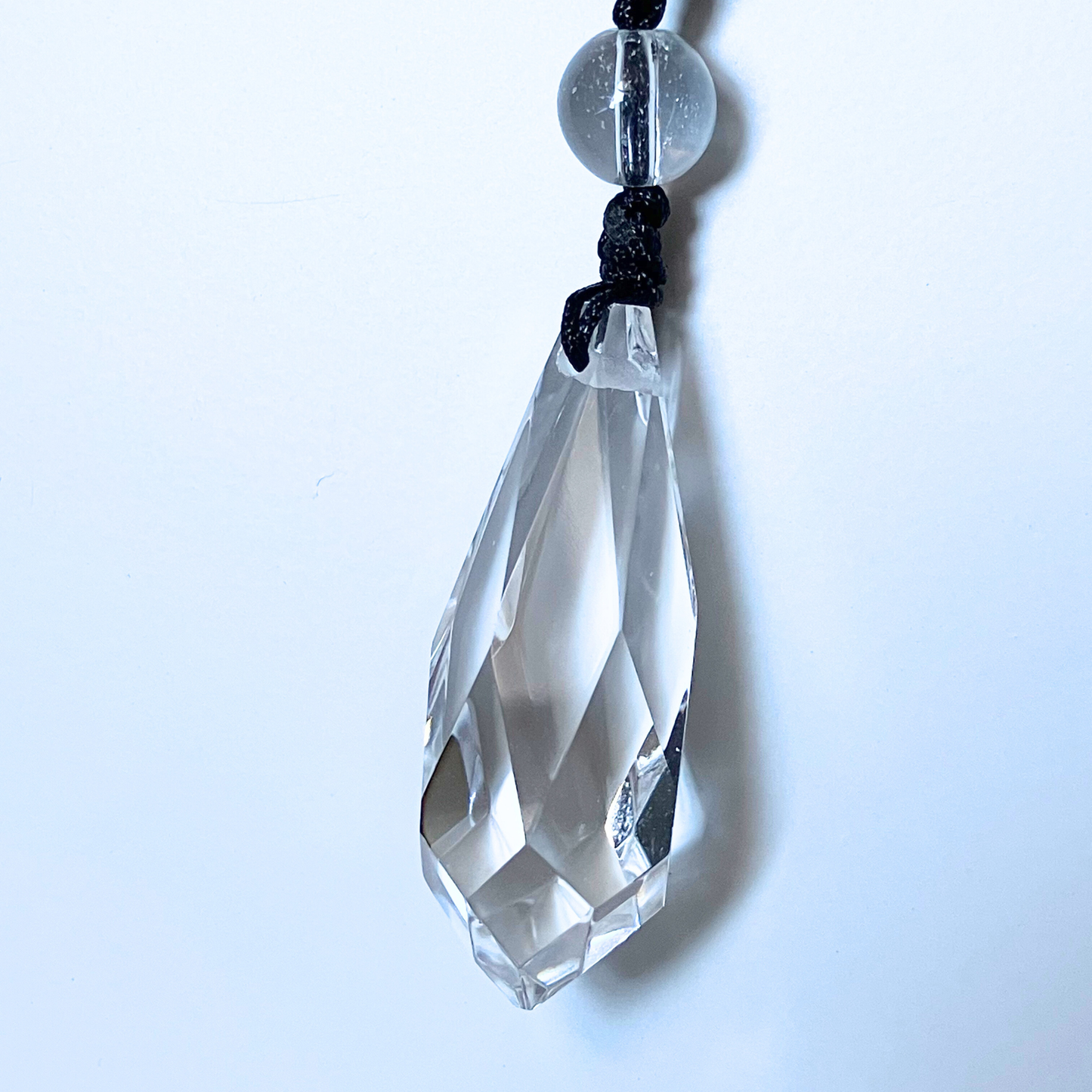 ブラジル産 天然白水晶ペンダント（無処理）｜澄んだ輝き・カットしずく型