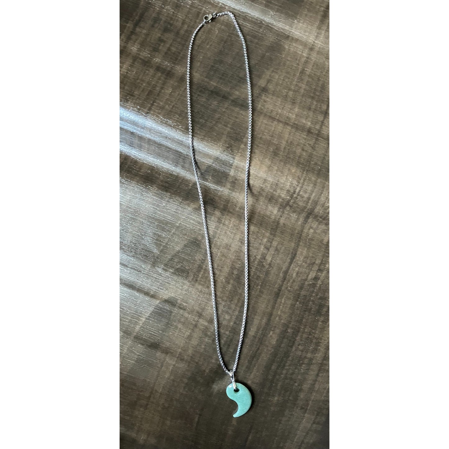 ミャンマー産 天然A貨翡翠 勾玉ペンダント（グリーン）｜本翡翠のお守り