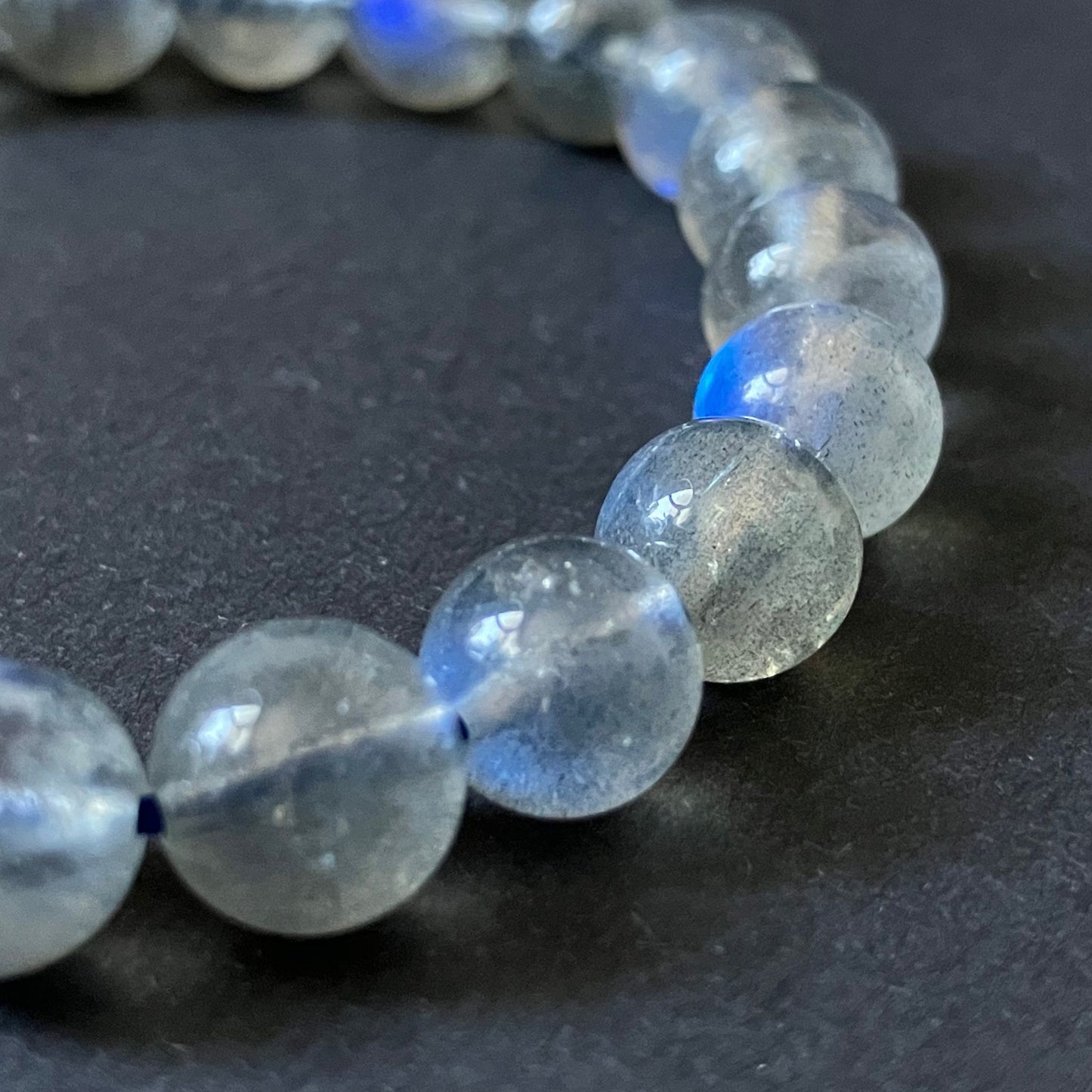 スリランカ産 天然ラブラドライトブレスレット（通称 ブルームーンストーン）｜プレミアムクラス・男女兼用・高透明度と鮮やかな光