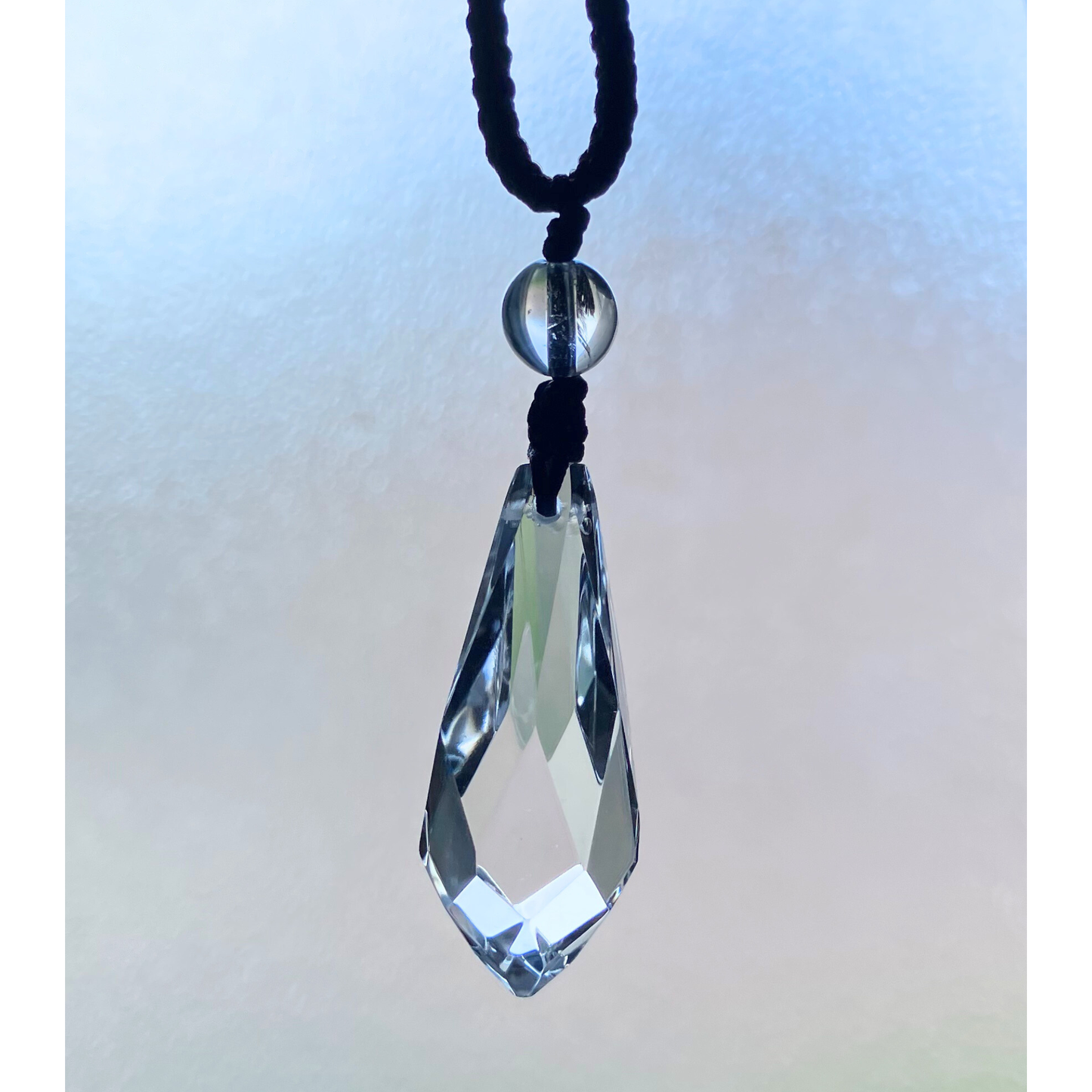 ブラジル産 天然白水晶ペンダント（無処理）｜澄んだ輝き・カットしずく型