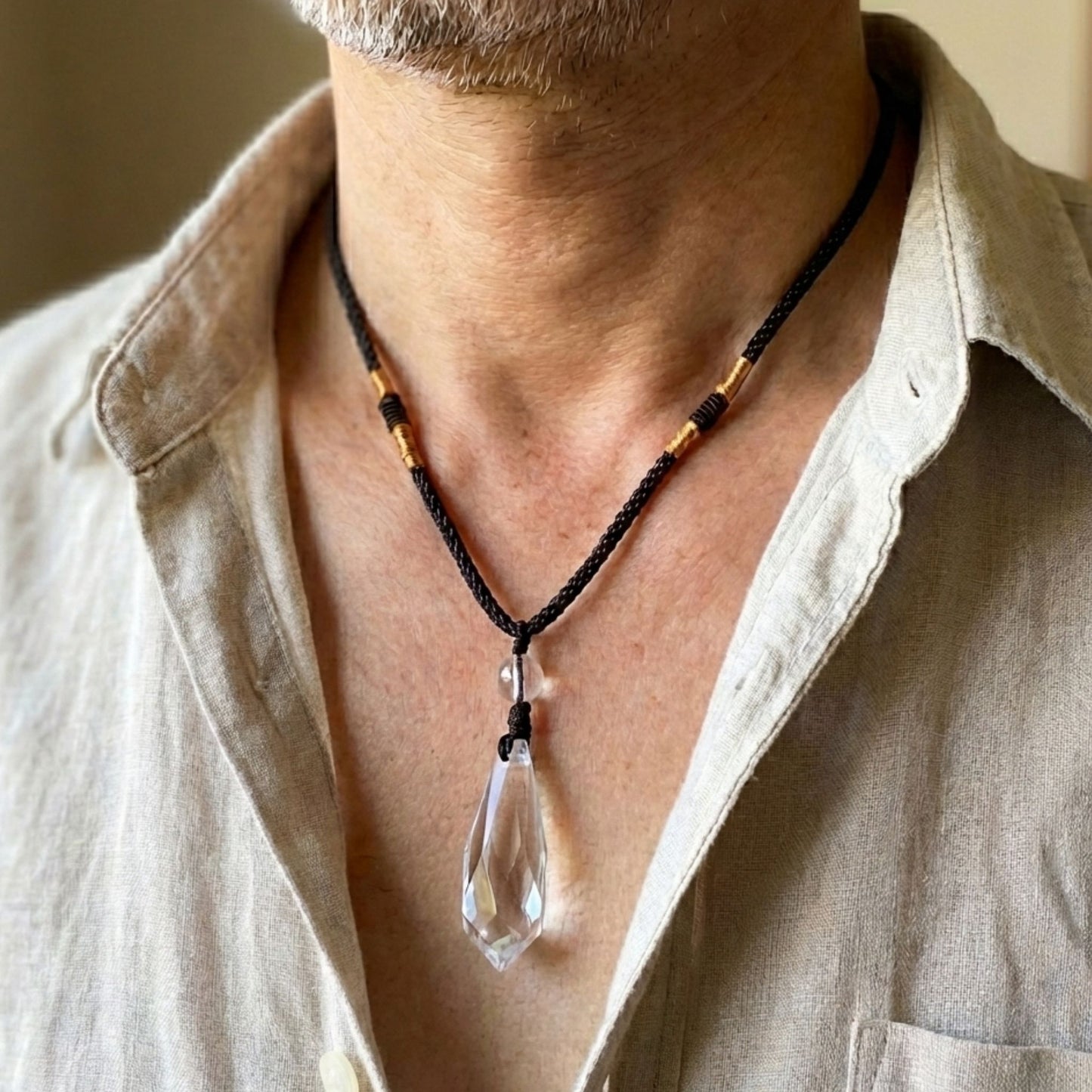 ブラジル産 天然白水晶ペンダント（無処理）｜澄んだ輝き・カットしずく型